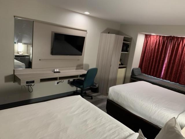 Microtel Inn And Suites Clarksville Exteriör bild