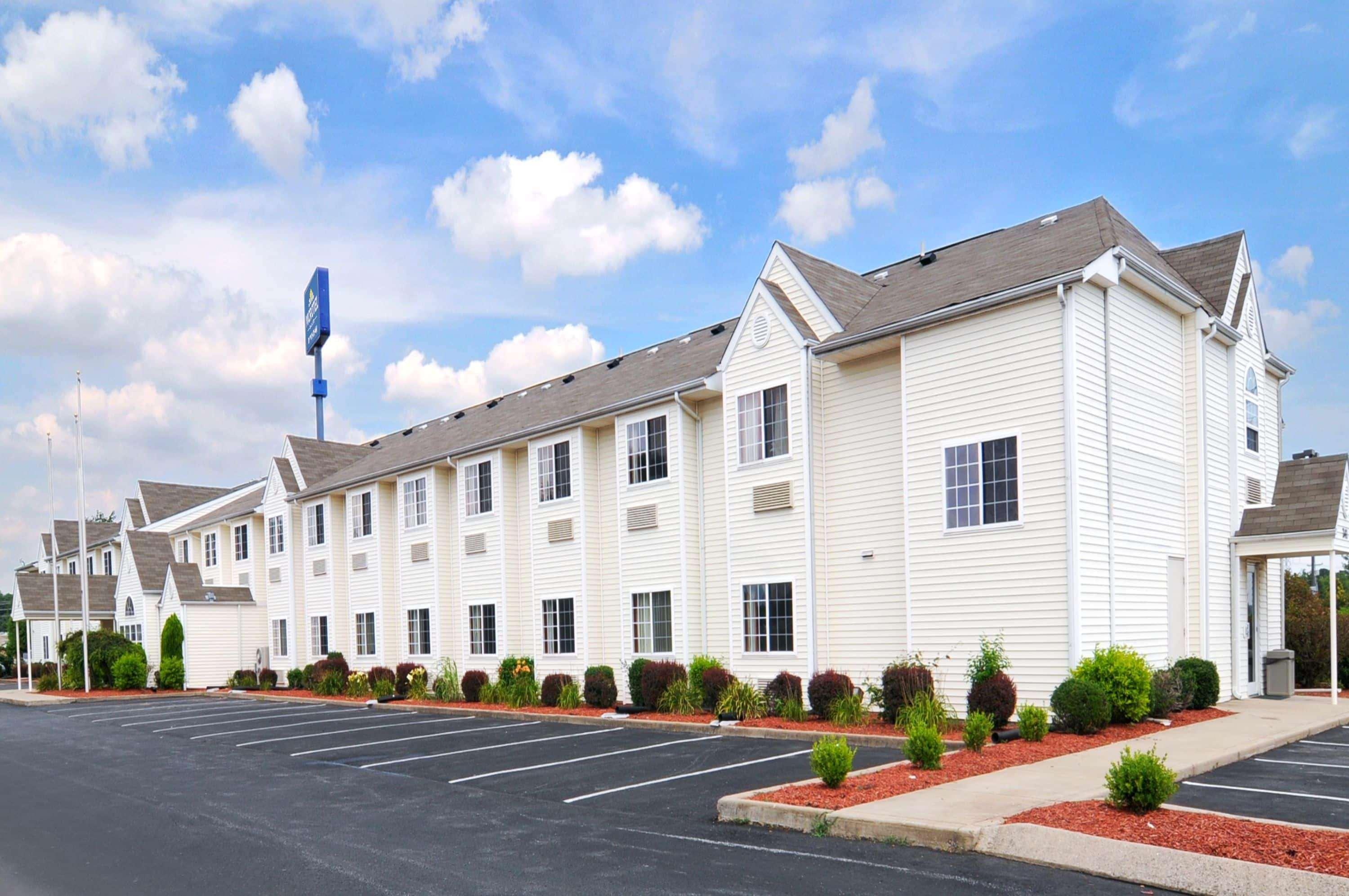 Microtel Inn And Suites Clarksville Exteriör bild